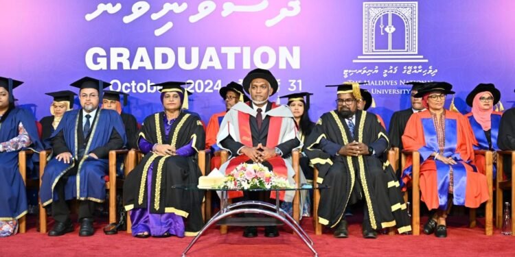 ރާއްޖޭގައި ޑޮކްޓަރުކަން ކިޔެވި ފުރަތަމަ 21 ދަރިވަރުން ދަސްވެނިވެއްޖެ