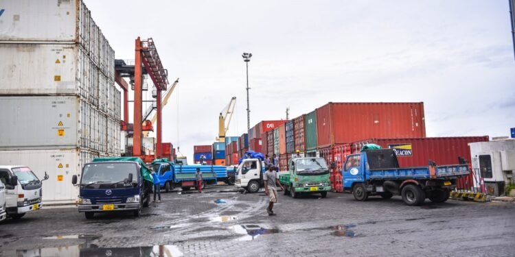 އަމިއްލަ ބޭނުމަށް ޑިއުޓީ އާ ނުލައި ގެނެވޭނީ 10،000ރ ގެ ތަކެތި ކަމަށް ކަނޑައަޅައިފި