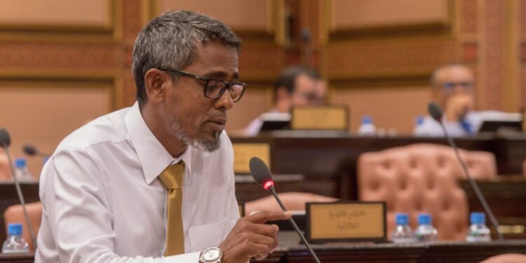 އިޒްރޭލުގެ ޕާސްޕޯޓް މައްސަލަ މި ސަރުކާރުން ލަސްކުރަމުން ދަނީ، ސީދާ އިޒްރޭލުގެ އަންގައިގެން: މެމްބަރު ޒިޔާދު