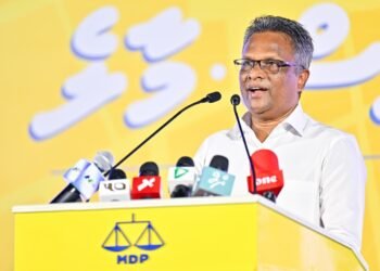 ނުދެއްކޭވަރުގެ ލޯނެއް އެމްޑީޕީ ސަރުކާރުން ނަގާފައެއް ނުވާނެ: އާޒިމް