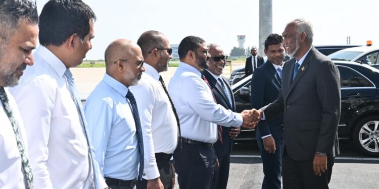 ރައީސް ޑރ. މުއިއްޒު ރާއްޖެ ވަޑައިގެންފި