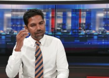 ސަރުކާރު ޖަވާބުދާރީ ކުރުވަން މަގުމައްޗަށް ނުކުނަން މިތިބީ ތައްޔާރަށް: ޝިފާޒް