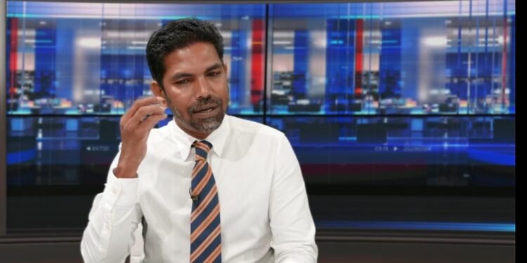 ސަރުކާރު ޖަވާބުދާރީ ކުރުވަން މަގުމައްޗަށް ނުކުނަން މިތިބީ ތައްޔާރަށް: ޝިފާޒް