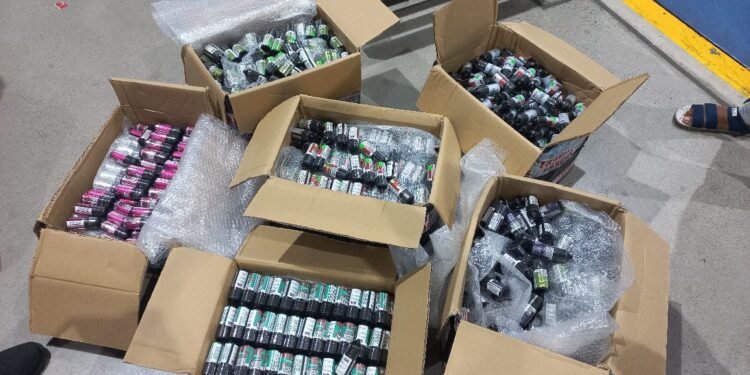 މަސްތުވާތަކެތި ކަމަށް ބުނެ ކަސްޓަމްސްއިން ހިފެހެއްޓި ވޭޕް އޮއިލްގައި ޑްރަގެއް ނެތް: ފުލުހުން