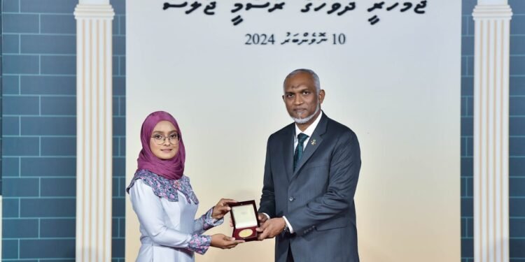 މަތީ ދަރަޖަ ހޯދި ފަރާތްތަކަށް އިނާމު ދެއްވައިފި