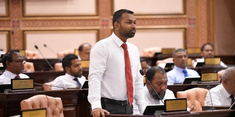 މި ސަރުކާރުން ޚަރަދުކުޑަކުރަން ކުރާ އެއްވެސް ކަމެއް ބަޖެޓުން ފެންނާކަށް ނެތް: މީކާއިލް