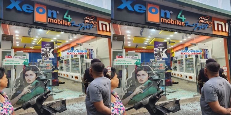 މާލޭގެ ފޯނު ފިހާރައެއް ފަޅާލައިގެން ވައްކަންކޮށްފި