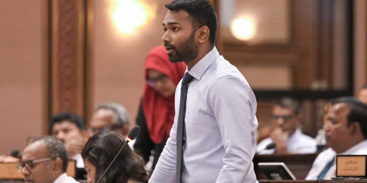 މަޖިލިސް ބޭނުންކޮށްގެން މި ސަރުކާރުން ކުރަމުން ދަނީ ހަޑިމުޑުދާރު އަމަލުތަކެއް: މީކާއިލް