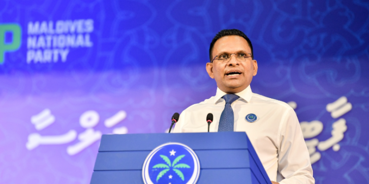 ޖުމްޙޫރީ ދުވަހުގެ ތަޙުނިޔާ އެމްއެންޕީގެ ރައީސް މުޙައްމަދު ނާޒިމް ފޮނުފައިފި