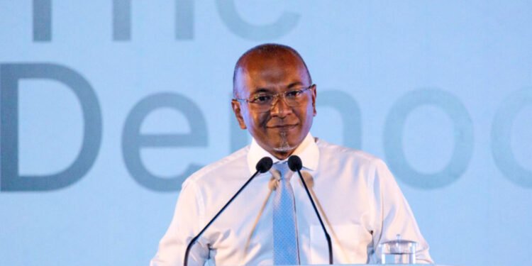 ބޭރު ފައިސާއާބެހޭ ގަވާއިދަށް އަމަލުކުރުން މިހާރުން މިހާރަށް މަޑުޖައްސާލަން ޖެހޭ: ޑިމޮކްރެޓްސް