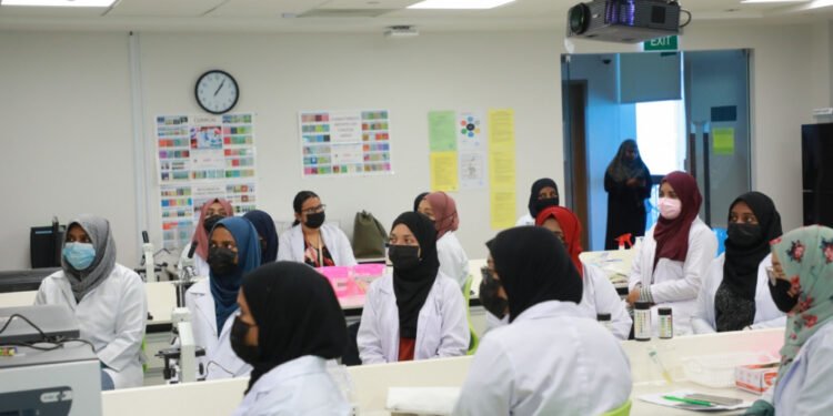 ރާއްޖޭގެ މެޑިކަލް ސުކޫލުގައި ކިޔެވުމަށް ބޮޑު ތަރުހީބެއް، އެއް ޤައުމަކުން 500 އެޕްލިކޭޝަން