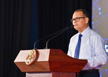 ވެރިކަމާއި ހަވާލުވިއިރު ކައުންސިލްތައް ހުރީ ބޮލަށް ވެއްޓޭ ވަރުވެފަ: ވަޒީރު ޝަރީފް