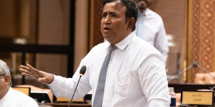 ރައްޔިތުންގެ ފައިސާ ޚަރަދު ކުރުމުގައި ޒިންމާދާރުވުމަށް ޣަފޫރު، ސަރުކާރަށް ގޮވައިލައިފި