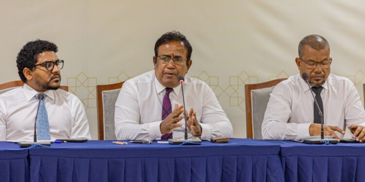 ޣަފޫރު ރައީސް މުއިއްޒުއަށް: ކޮބައިތޯ ކަނޑާލި 280 މުވައްޒަފުންނަކީ؟