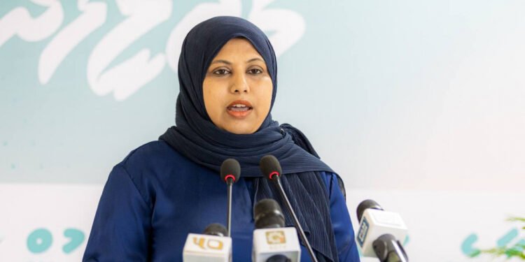 ކަނޑައެޅި އަގަށް އެއްބާރުލުންދޭ، ހިޔާލު ތަފާތުވުން އުޅެނީ މަދު ބޭހެއްގައި: ހީނާ