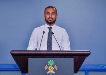 ފެނަކައިގެ ޙާލަތު ދަށަށް ދިޔައީ ކުންފުނިން ކުރަންނުޖެހޭ މަސައްކަތްތަކެއް ކުރީ ސަރުކާރުގައި ކުރަން ފެށުމުންކަމަށް: މުޢާޒު