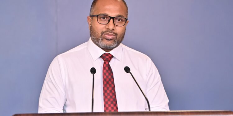 ބޮންޑެޑް ވެއާހައުސް ދެން ހިންގޭނީ ހަމަ އެކަނީ ”ކަސްޓަމްސްގެ ފުލް ކޮންޓްރޯލް“ އޮންނަ ސަރަހައްދުތަކުގައި:މިނިސްޓަރު އިހުސާން