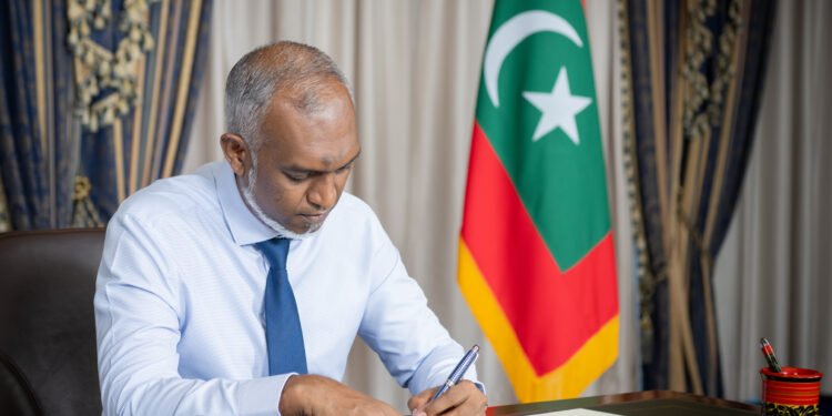 ބޭރު ފައިސާއާބެހޭ ބިލު، ރައީސުލްޖުމްހޫރިއްޔާ ތަޞްދީޤުކުރައްވައިފި