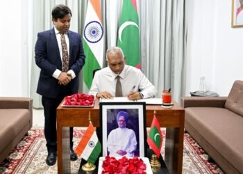 އިންޑިއާގެ ކުރީގެ ބޮޑުވަޒީރުގެ ހަނދާނުގައި ހުޅުވާފައިވާ ތަޢުޒިޔާގެ ދަފްތަރުގައި ރައީސުލްޖުމްހޫރިއްޔާ ސޮއިކުރައްވައިފި