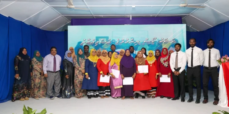 12 ޒުވާނުން ބައިވެރިވި ކަސަބު ވިޔުމުގެ ކޯހެއް ގއ. ކޮލަމާފުށީފައި ހިންގައިފި