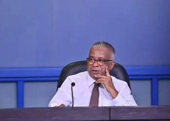 ހައުސިން މިނިސްޓްރީގެ ކުރީގެ ސްޓޭޓް މިނިސްޓަރު އަކްރަމް ކަމާލުއްދީނުގެ ޕާސްޕޯޓު ހިފަހައްޓައިފި
