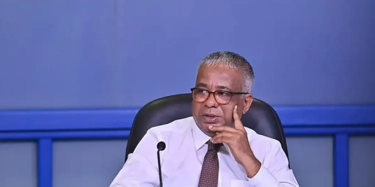 ހައުސިން މިނިސްޓްރީގެ ކުރީގެ ސްޓޭޓް މިނިސްޓަރު އަކްރަމް ކަމާލުއްދީނުގެ ޕާސްޕޯޓު ހިފަހައްޓައިފި