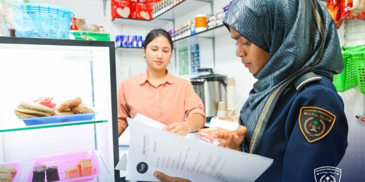 6 ކޮފީޝޮޕެއްބަލާ ފަސްކޮށް، 5 ބިދޭސީއަކު އިމިގްރޭޝަންގެ ބެލުމުގެދަށް