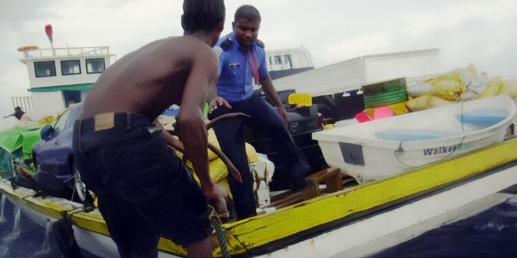 ސުނާމީ ކާރިސާ – ލޯބިވާ ގައުމަށްޓަކައި ހަށިގަނޑާއި ފުރާނައިން ގުރުބާންވަމުން ދިޔަ ހިތްވަރުގަދަ ފުލުހެއްގެ ވާހަކަ