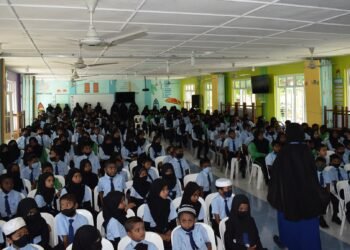 ކުށްތަކުން ރައްކާތެރިވުމަށް މައުލޫމާތު ދިނުމުގެ ސެޝަނެއް ދިވެހި ފުލުހުންގެ ފަރާތުން ނެއްލައިދޫ ސްކޫލްގެ ބެލެނިވެރިންނަށް ބާއްވައިފި