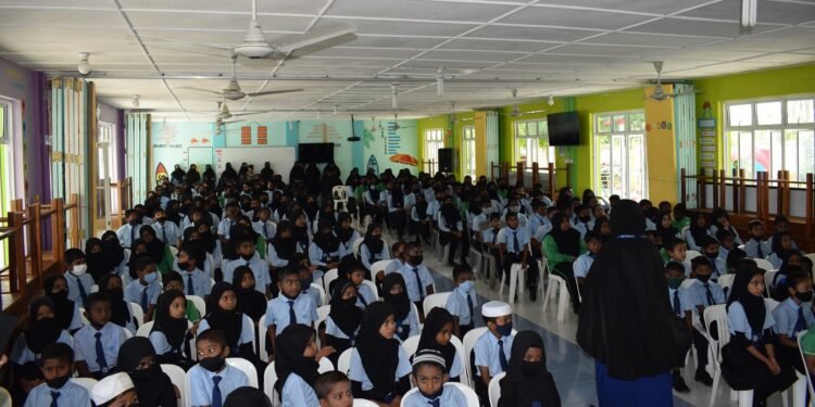 ކުށްތަކުން ރައްކާތެރިވުމަށް މައުލޫމާތު ދިނުމުގެ ސެޝަނެއް ދިވެހި ފުލުހުންގެ ފަރާތުން ނެއްލައިދޫ ސްކޫލްގެ ބެލެނިވެރިންނަށް ބާއްވައިފި