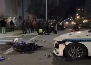 ފުލުސް ކާރުގައި ޖެހުނު މީހާ ވެންޓިލޭޓަރުގައި، ކާރު ދުއްވި އޮފިސަރުގެ އިހުމާލެއް ވޭތޯ ބަލަނީ