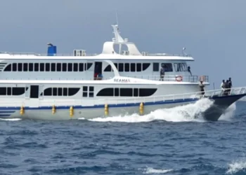 އައްޑޫން ފުރި ބޯޓަކުން މީހަކު ގެއްލިގެން ހޯދަނީ