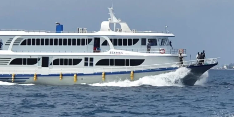 އައްޑޫން ފުރި ބޯޓަކުން މީހަކު ގެއްލިގެން ހޯދަނީ