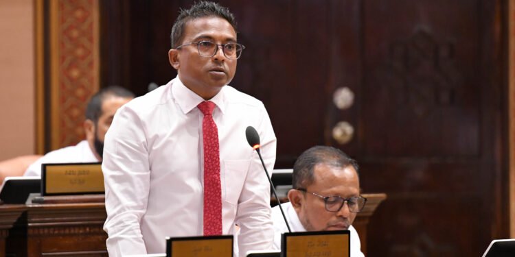 އެޓާނީ ޖެނެރަލް އޮފީސް ސިވިލް ސާވިސް އިން ވަކިކުރުމަށް މަޖިލިހަށް ބިލެއް