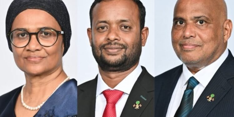 ދެމިނިސްޓްރީއެއް އެއްކޮށްލާ، ކެބިނެޓަށް ބަދަލުތަކެއްގެންނަނީ