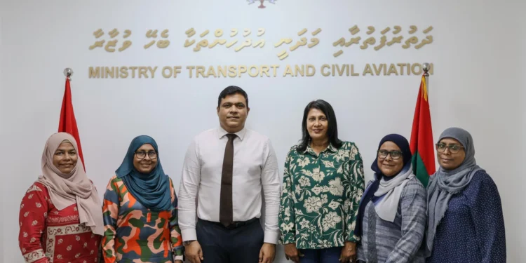 މިނިސްޓަރ އަމީން ބައިކް މޯލްޑިވްސްގެ އިސް ބޭފުޅުންނާއި ބައްދަލުކުރައްވައިފި