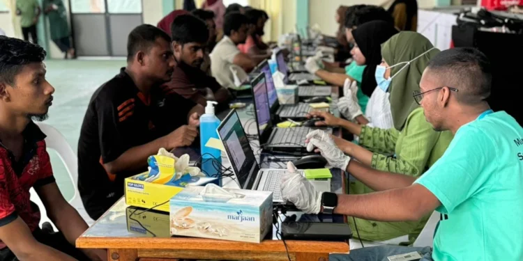 50 ރަށެއްގައި މަސައްކަތް ނިންމާ 18 ހާހަށްވުރެ ގިނަ ބިދޭސީންގެ ބަޔޯމެޓްރިކް ޑޭޓާ އެއްކޮށްފި