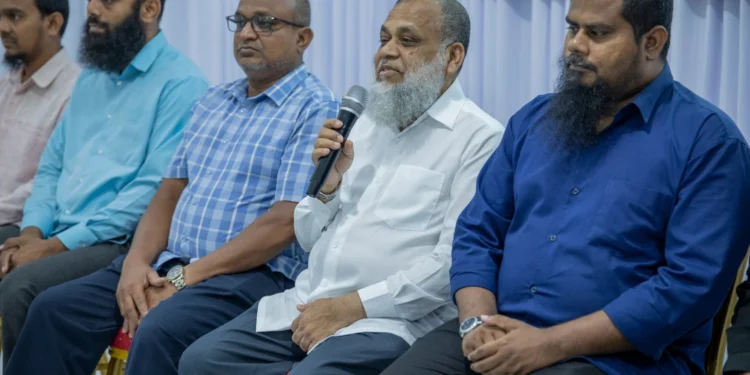 އައްޑޫ އިމާމުން ތަމްރީންކުރުމުގެ ޕްރޮގުރާމުގެ ބައިވެރިންނާއި އިސްލާމީ މަރުކަޒުގެ އިސް އިމާމު ބައްދަލުކުރައްވައިފި