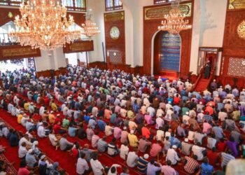 ކްރިމަސް ފާހަގަ ކުރުމާއި އެފަދަ އިޚްތިފާލުތަކުގައި  މުސްލިމުން ބައިވެރި ވުމަކީ އިސްލާމްދީން ހުއްދަ ކުރާ ކަމެއް ނޫން – ހުކުރު ޚުތުބާ