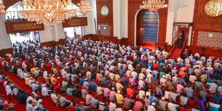 ކްރިމަސް ފާހަގަ ކުރުމާއި އެފަދަ އިޚްތިފާލުތަކުގައި  މުސްލިމުން ބައިވެރި ވުމަކީ އިސްލާމްދީން ހުއްދަ ކުރާ ކަމެއް ނޫން – ހުކުރު ޚުތުބާ