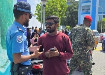 ޗުއްޓީއާ ދިމާކޮށް މާލެއިން ފުރާ މީހުންނަށް އަމާޒުކޮށްގެން ޕޮލިހުން ހޭލުންތެރިކުރުމުގެ ޕްރޮގްރާމެއް ހިންގައިފި