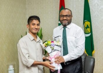 ކެލިގްރަފީގެ ހުނަރުވެރި ދަރިވަރަށް އިތުރު ފުރުޞަތުތައް ހޯއްދަވައި ދެއްވާނެ ކަމަށް އިސްލާމިކް މިނިސްޓަރ ވިދާޅުވެއްޖެ