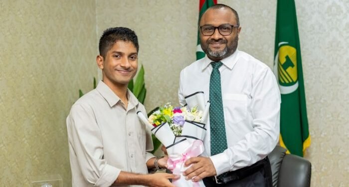 ކެލިގްރަފީގެ ހުނަރުވެރި ދަރިވަރަށް އިތުރު ފުރުޞަތުތައް ހޯއްދަވައި ދެއްވާނެ ކަމަށް އިސްލާމިކް މިނިސްޓަރ ވިދާޅުވެއްޖެ