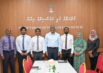 ރައީސް ކ. ގުޅީ ކައުންސިލާއި، އ.ތ.މ ކޮމިޓީގެ މެންބަރުންނާ ބައްދަލުކުރައްވައިފި