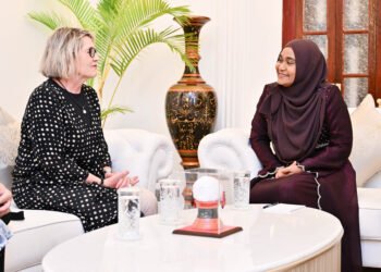 ވެސްޓަރން އޮސްޓްރޭލިއާގެ ގަވަރުނަރުގެ އަނބިކަނބަލުން ރައީސުލްޖުމްހޫރިއްޔާގެ އަނބިކަނބަލުންގެ އަރިހަށް އިޙްތިރާމްގެ ޒިޔާރަތެއް ކުރައްވައިފި