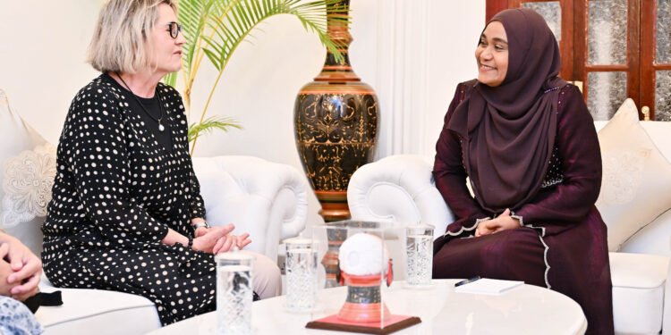 ވެސްޓަރން އޮސްޓްރޭލިއާގެ ގަވަރުނަރުގެ އަނބިކަނބަލުން ރައީސުލްޖުމްހޫރިއްޔާގެ އަނބިކަނބަލުންގެ އަރިހަށް އިޙްތިރާމްގެ ޒިޔާރަތެއް ކުރައްވައިފި