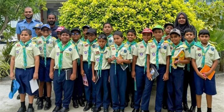 ފުލުހުން ބ. އަތޮޅު ތައުލީމީ މަރުކަޒުގެ ކަބް ސްކައުޓް ދަރިވަރުންނަށް މައުލޫމާތުދިނުމުގެ ސެޝަނެއް ކުރިއަށް ގެންގޮސްފި