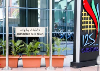 ކަސްޓަމްސް އޮފިސަރުންތަކެއްގެ އެކައުންޓުތަކުން 400 މިލިއަން ރުފިޔާ ދައުރުވި މައްސަލައެއް ފެންމަތިވެއްޖެ