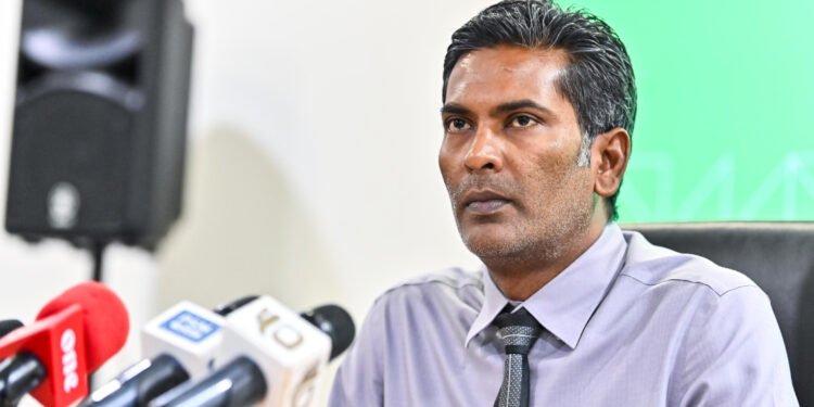 ފަޒުލް އަށް ކުރަނީ އެޗްޑީސީގެ ލިޔުންތަކެއް ނައްތާލިކަމުގެ ތުހުމަތު