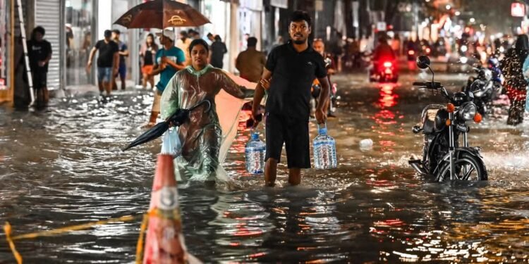 މެދުކެނޑުމެއް ނެތި ވެހުނު ވާރޭގައި އިއްޔެ މުޅި މާލެ އޮތީ ފެނު އަޑީގަ